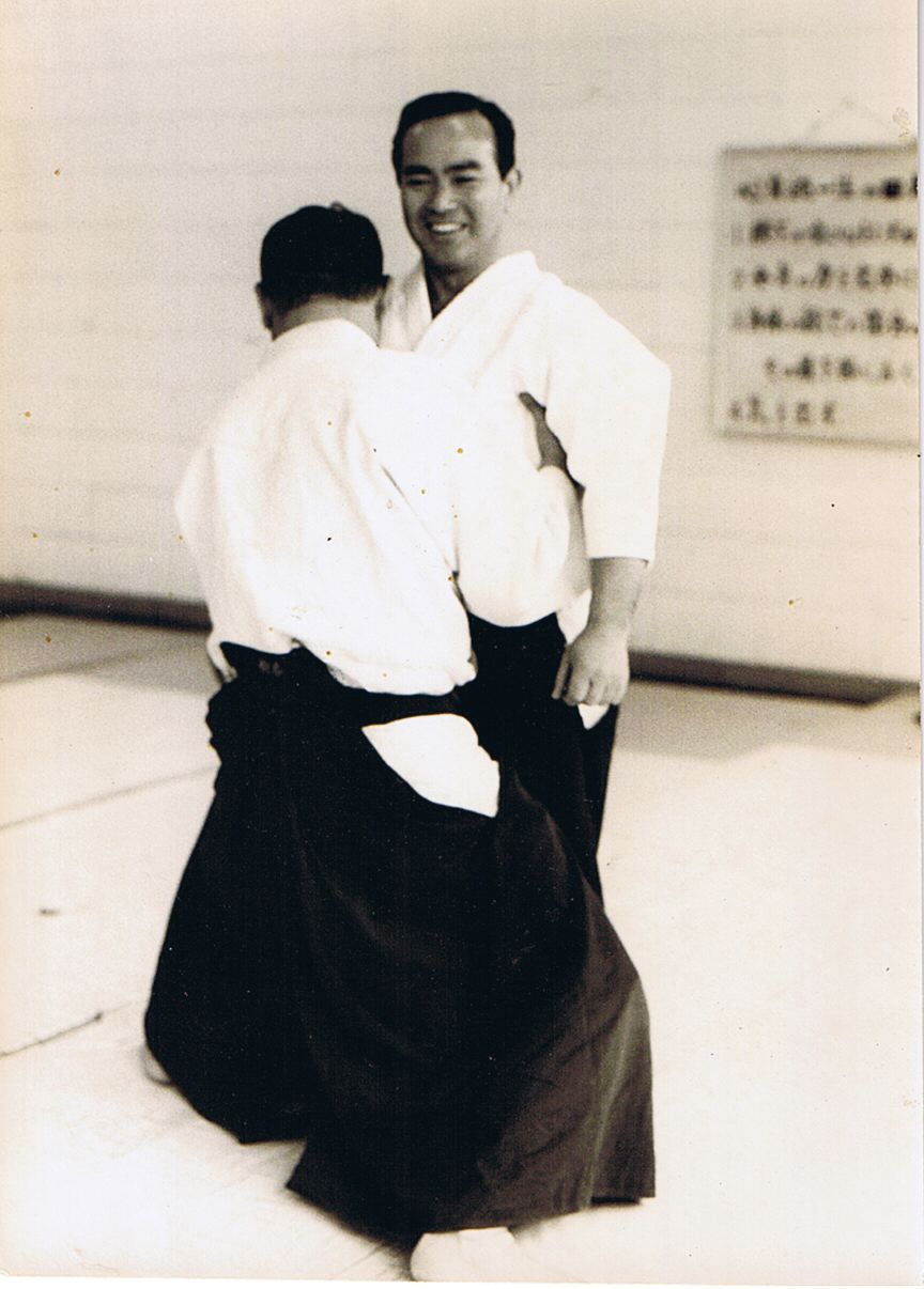 Tohei Sensei demonstrating unraisable body (Suzuki Sensei attempting to lift)
